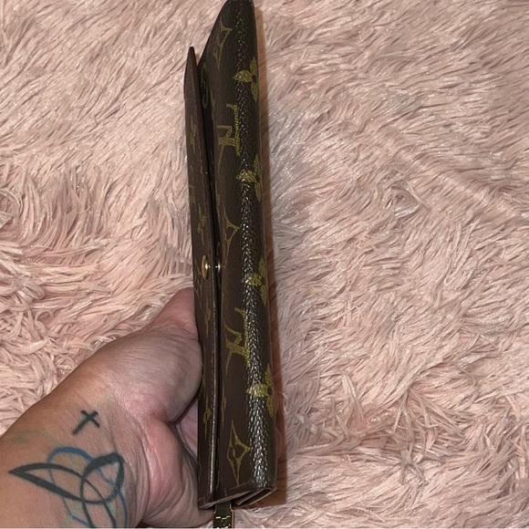 LOUIS VUITTON Sarah Wallet - Picture 12 of 13